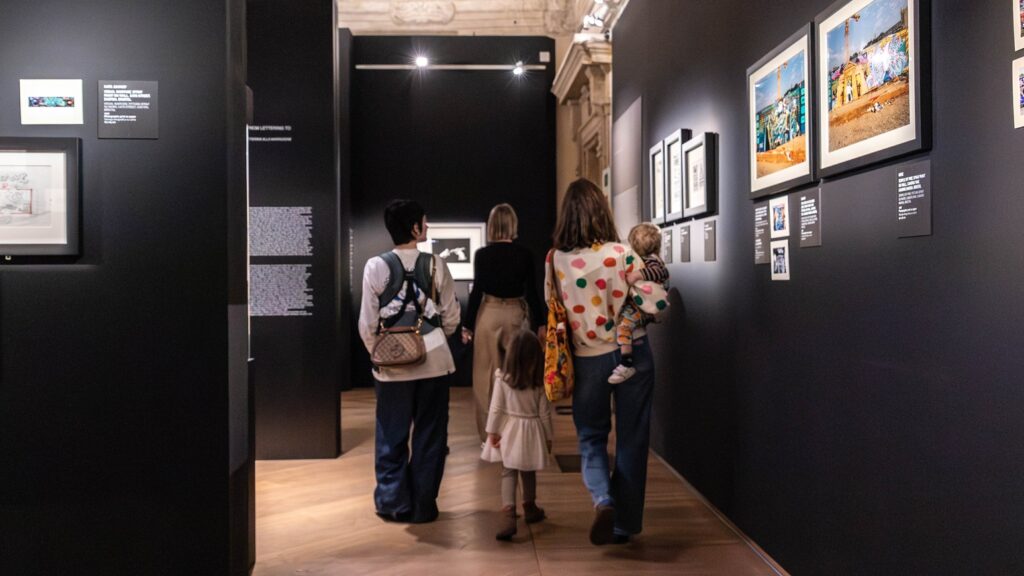 Visita "A piccoli passi" con bambini 0-5 anni alla mostra "Banksy Archive 01" a Palazzo Fava