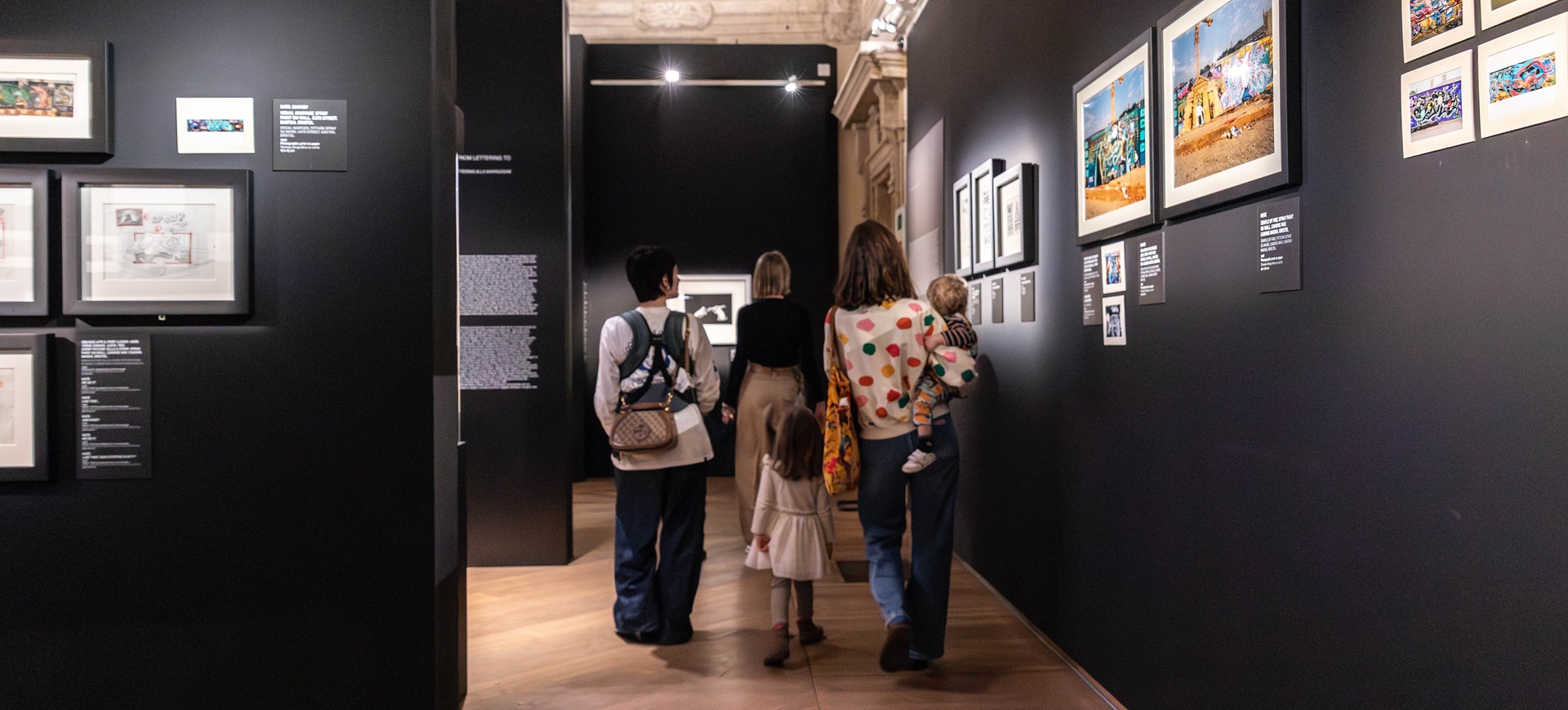 Visita "A piccoli passi" con bambini 0-5 anni alla mostra "Banksy Archive 01" a Palazzo Fava