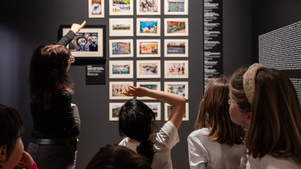 Visita guidata con bambini alla mostra "Banksy Archive 01" a Palazzo Fava