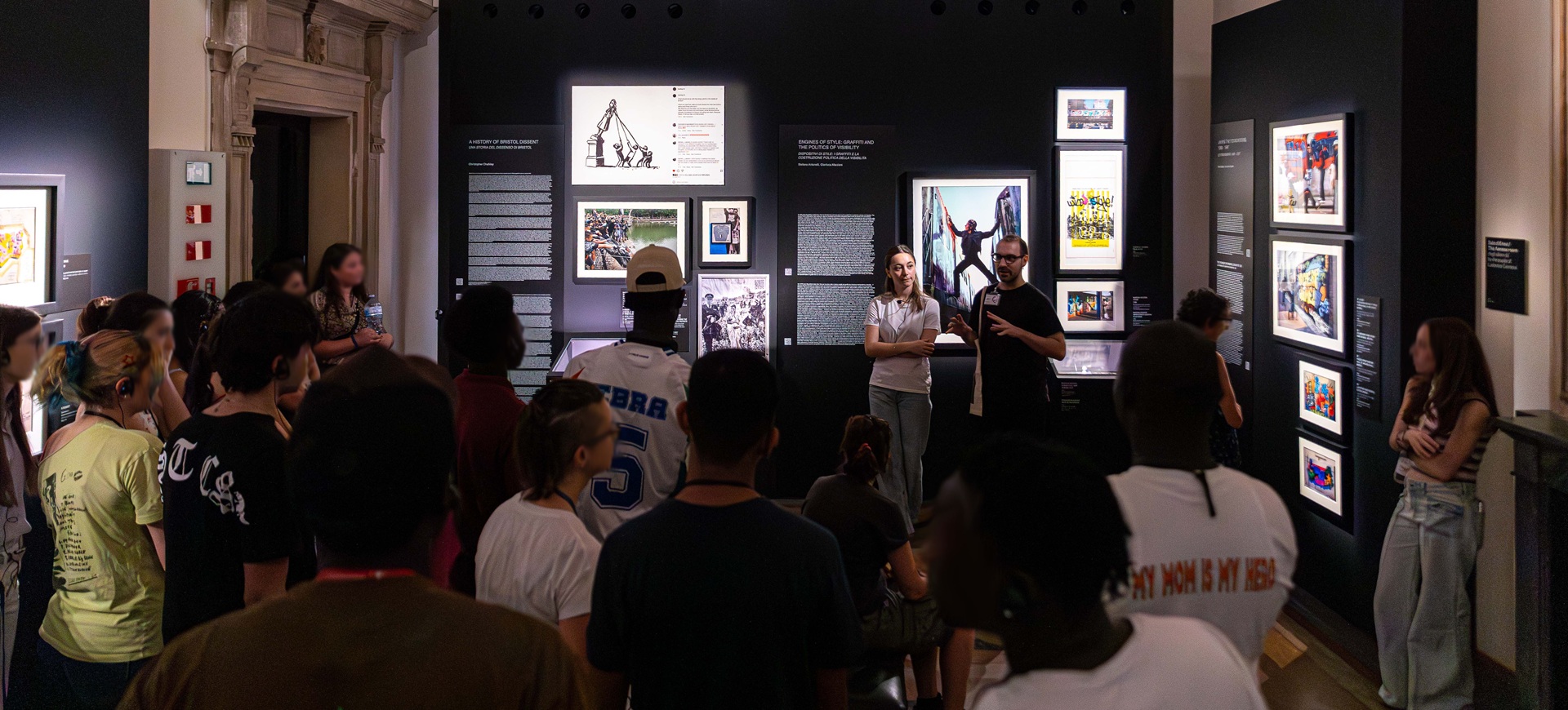 Visita guidata, tenuta da studenti del liceo classico per MSNA - minori stranieri non accompagnati e studenti del liceo artistico, a Palazzo Fava