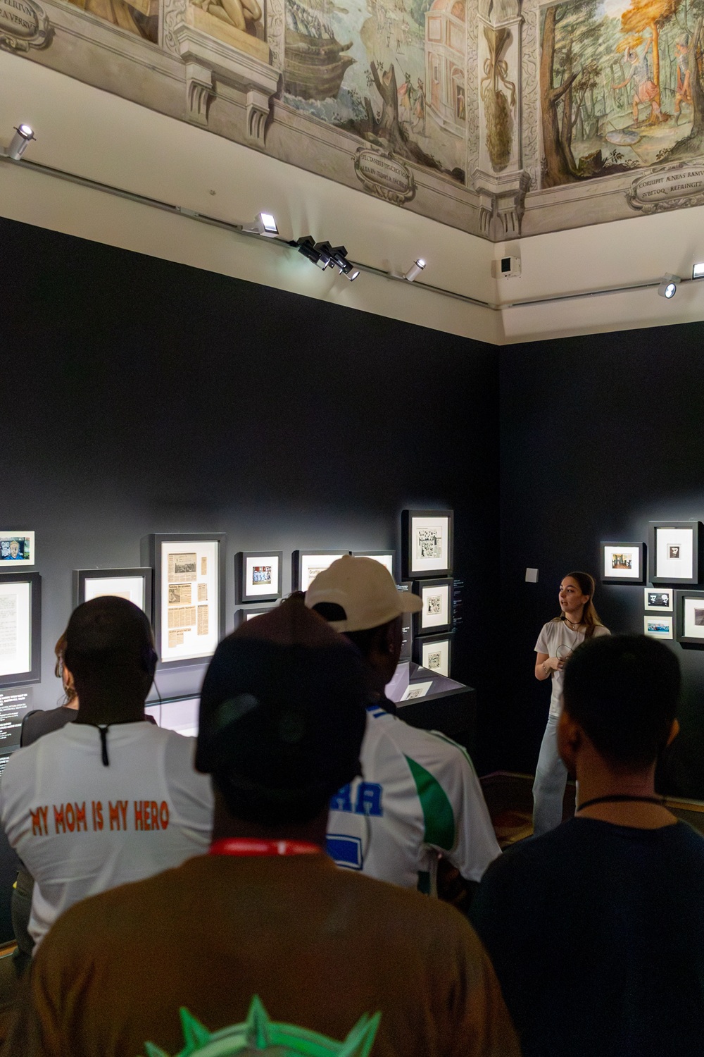 Visita guidata condotta da una studentessa a Palazzo Fava per MSNA - Minori stranieri non accompagnati